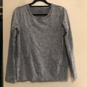 Lululemon size 8 Heathered Gray Relaxed Swiftly